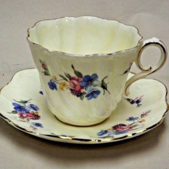 Paragon Fine Bone China by Appointment to HM the Queen Floral Tea Cup & Saucer - Picture 4 of 12